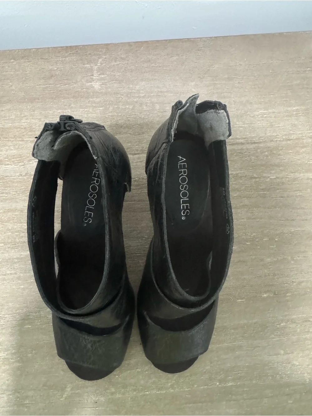 AEROSOLES Black Leather Crisscross Peep-Toe Heels | Very Good Condition